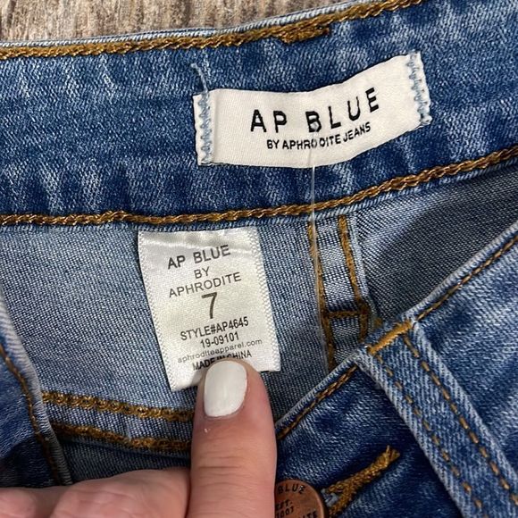 23.  NWT AP BLUE fringe jeans Size: 7 - Picture 6 of 10
